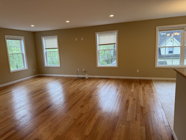 Photo - 566 Dwight Rd