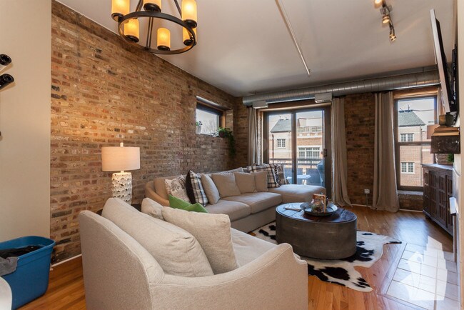 Photo - 1735 W Diversey Pkwy Unit 315