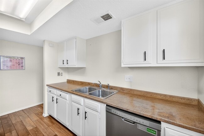 Photo - 6975 Chasewood Dr