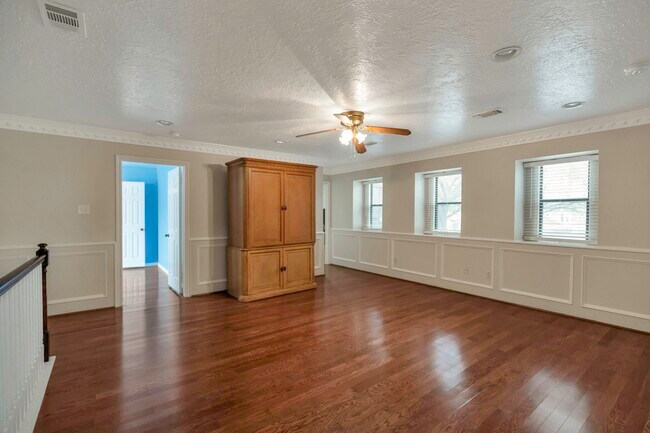 Photo - 1126 Crossroads Dr