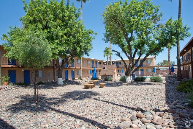 Northern Chateau Apartments Phoenix Az Northern Chateau Apartments For Rent in Phoenix, AZ | ForRent.com
