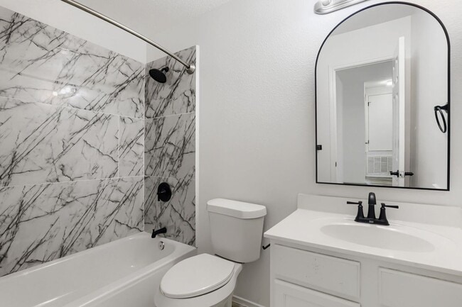 Photo - 512 Woodford Dr