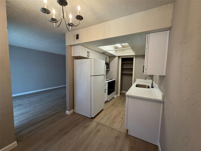 Photo - 2600 Penny Ln Unit 204