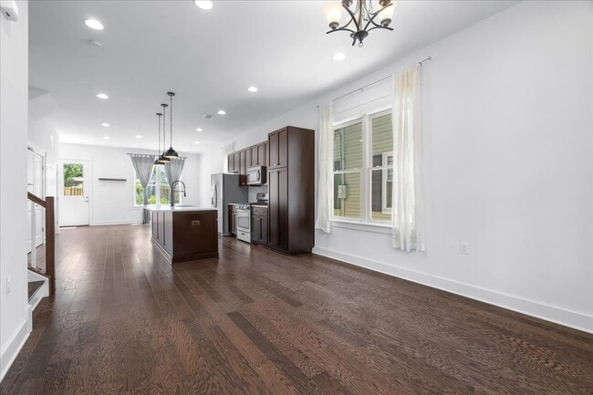 Photo - 222 E 6th St