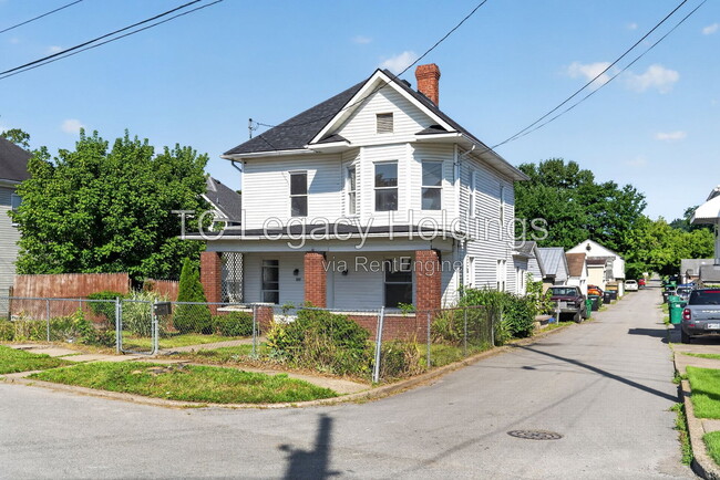 Photo - 890 Traction St