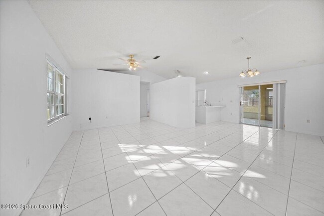 Photo - 171 Americana Blvd NE