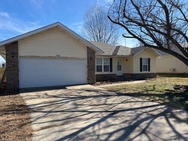 Building Photo - Republic Schools! 3 Bedrooms! 2 Baths! $1495 Rental
