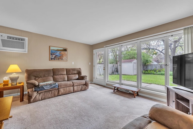 Photo - 1114 N Maple Rd