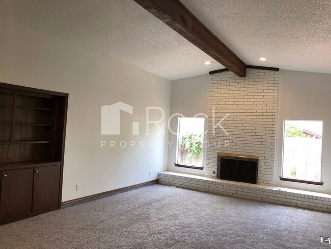 Photo - Large 3-Bedroom with Vaulted Ceilings