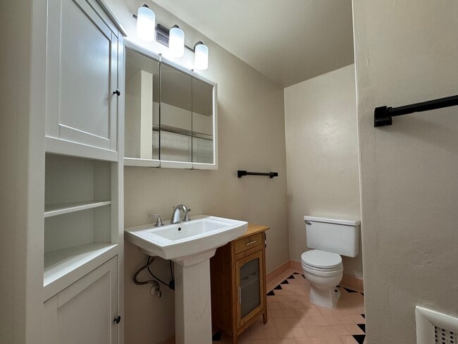 Photo - 175 W I St