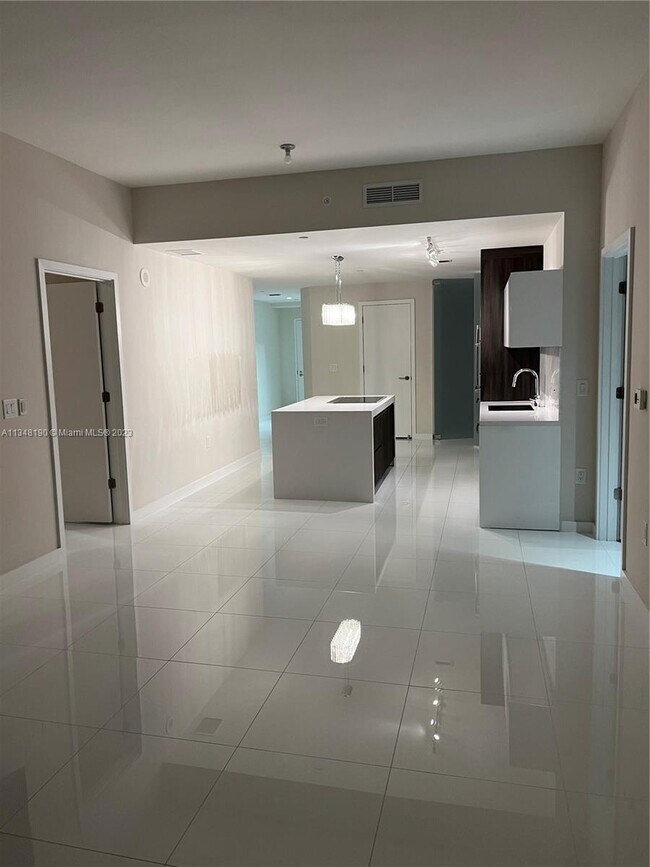 Photo - 851 NE 1st Ave Unidad 4107