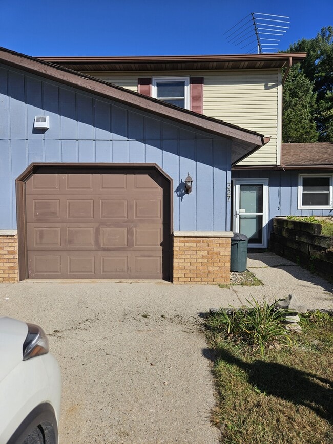 Photo - Colonial Heights