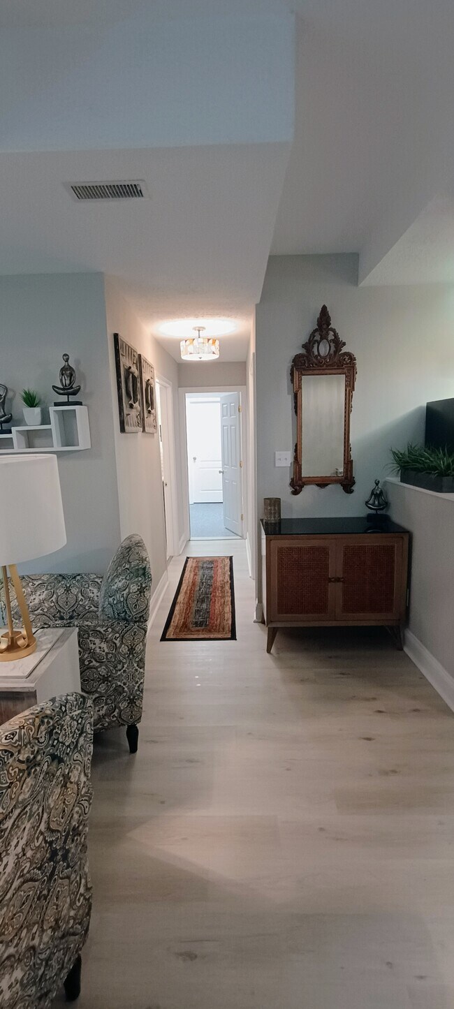 Photo - 906 Bitterfield Dr Unit Executive furnished Apt