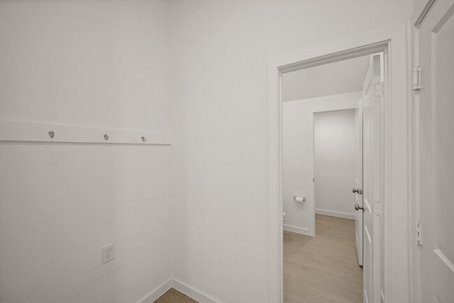 Building Photo - 2207 Diagonal Ln