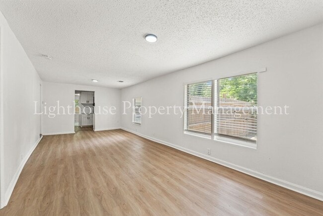 Photo - Renovated 3 Bedroom Home Near Riverside And Avondale