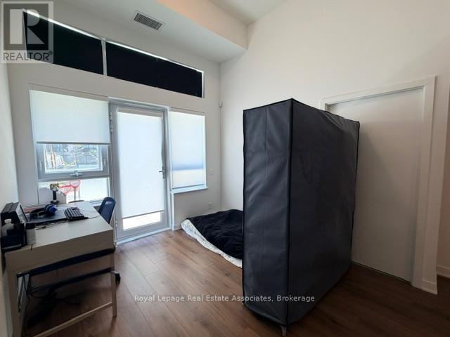 Photo - 405 Dundas St W Unit 114