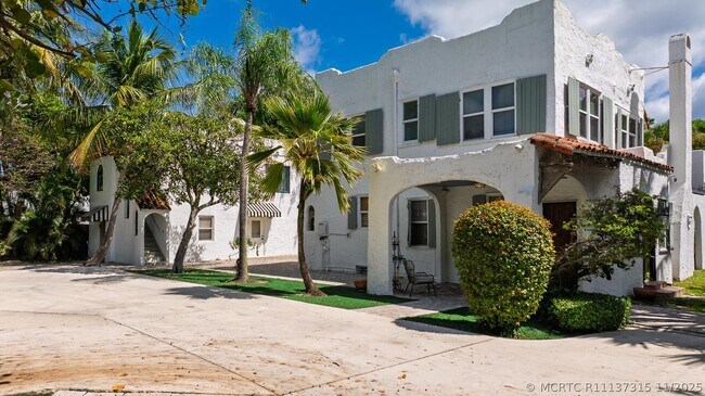 717 Forest Hill Blvd