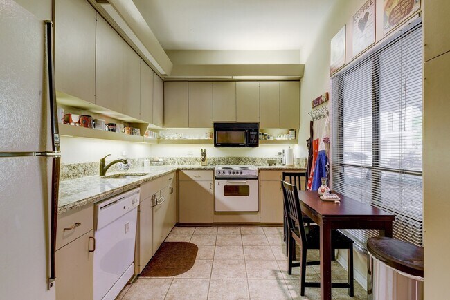 Photo - 2/2.5 Condo Right Near Hancock Center!