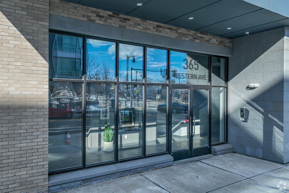 Western Ave - Building Entrance