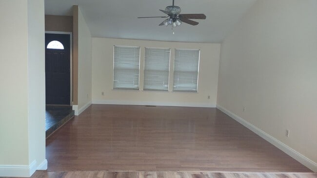 Photo - 1617 Oakview Dr