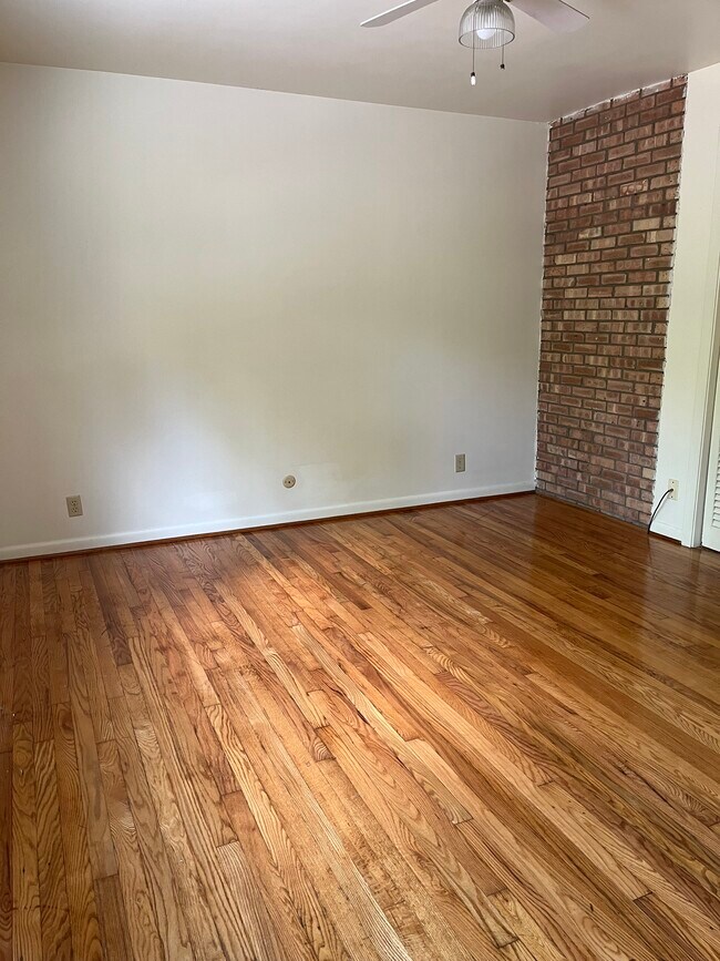 Photo - 312 S Poplar St