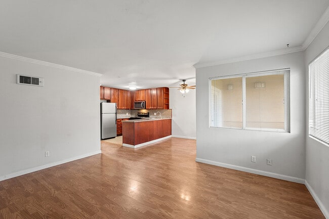 Photo - 1280 W Main St