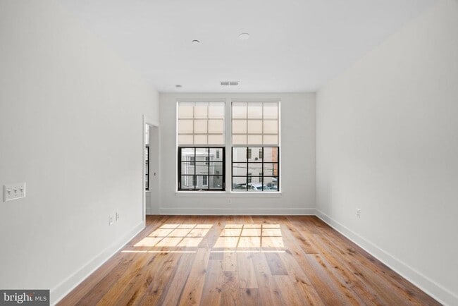 Building Photo - 1312 King St Unit 206