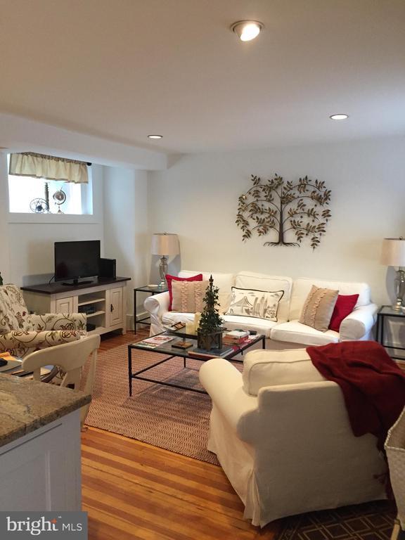 Building Photo - 235 S 21st St Unit GR