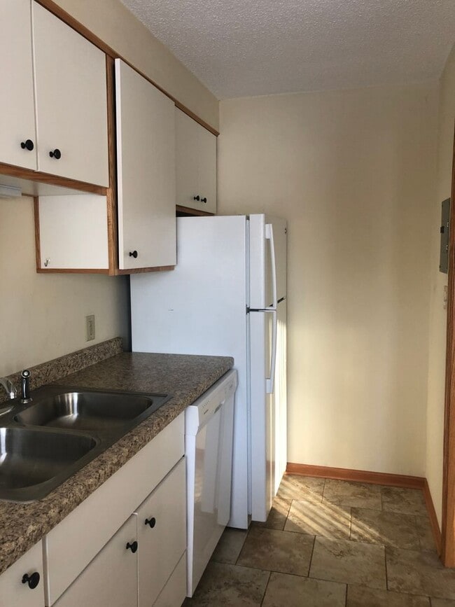 905 Kilian Blvd SE Unit 6