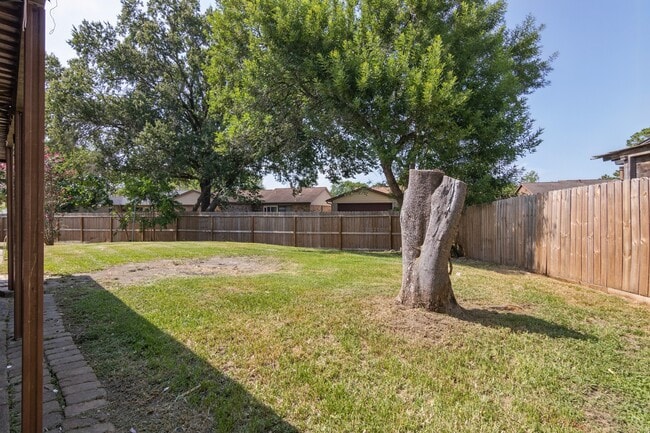 Photo - 14603 Lorne Dr