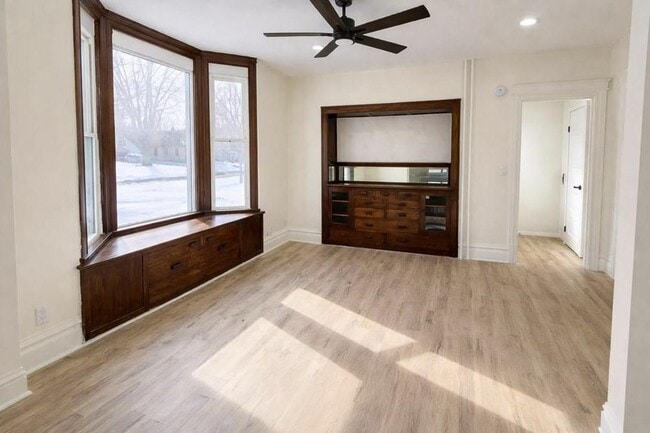 Building Photo - 1106 Becker Ave SW