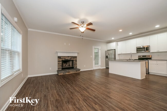 Photo - 28 E Newnan Rd