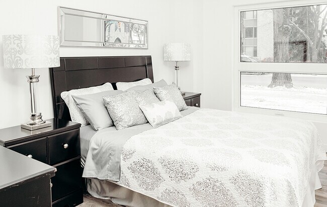 Photo - 570 Stradbrook