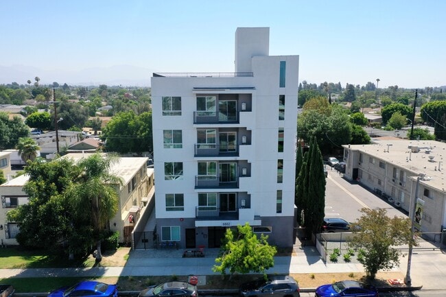 Building Photo - 8802 Van Nuys Blvd Unit 204