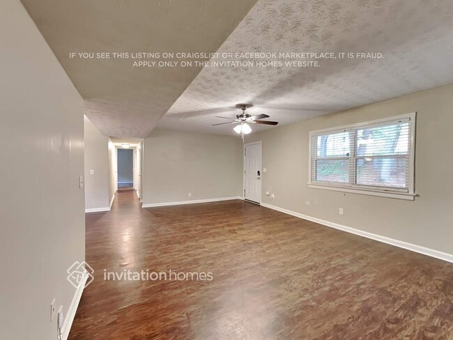 Photo - 940 Woodbridge Dr NE