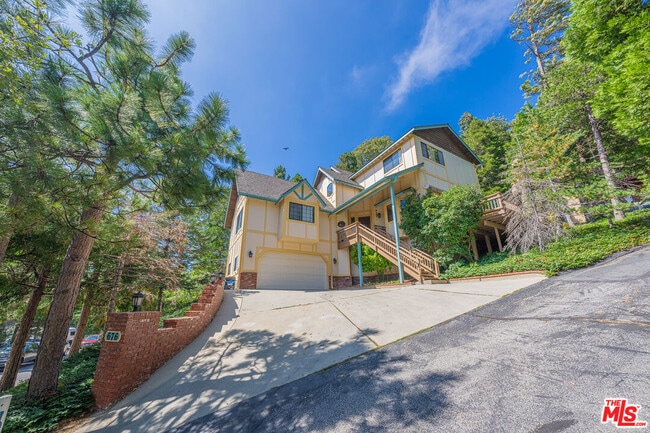 Photo - 676 Zurich Dr