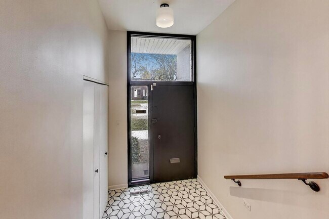 Photo - 2803 S Michigan Ave