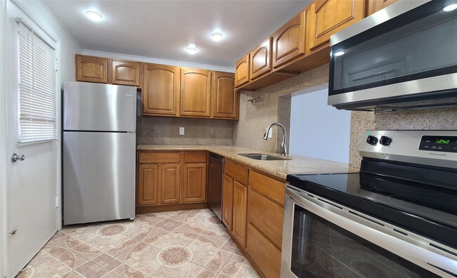 Building Photo - 2800 NW 56th Ave Unit A305