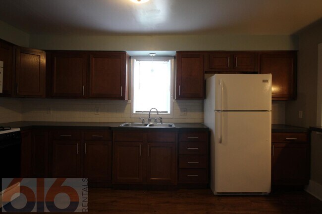 Photo - 25 National Ave SW