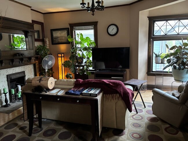 Photo - 2011 Aldrich Ave S Unidad #1