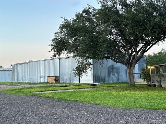 Photo - 17 W Davis Rd