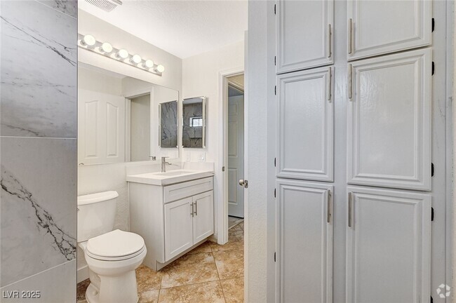 Building Photo - 2633 Durango Dr Unit 201 Rental