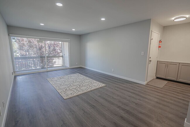 Photo - Fully Remodeled 2 Bedroom Condo for Rent in Valencia! Unit T10