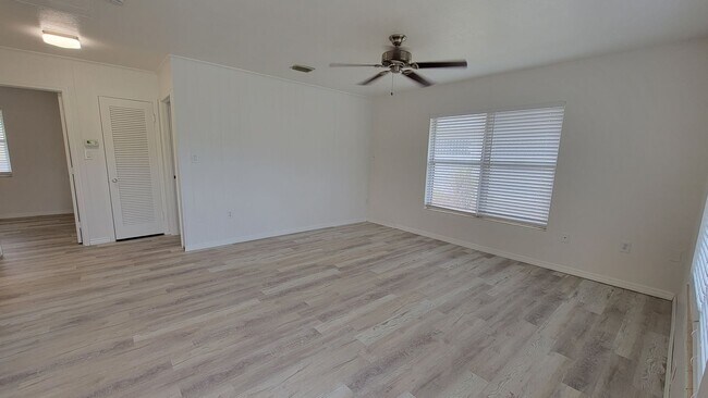 Photo - 220 Ave Des Parques N Unit B