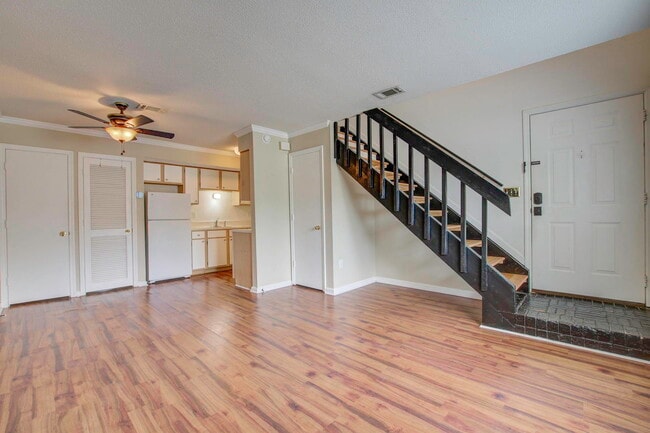 Building Photo - 2494 Etiwan Ave Rental