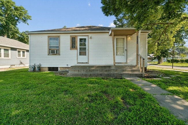Building Photo - Charming 1 Bedroom! Unit 3236 A St