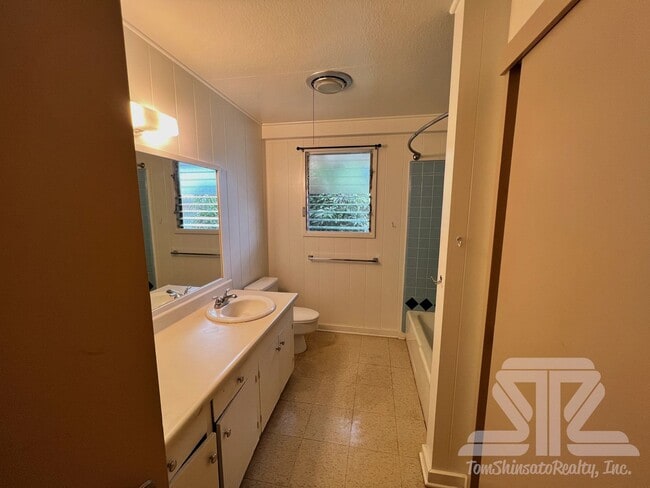 Photo - Two Story Home Diamond Head / Kapahulu