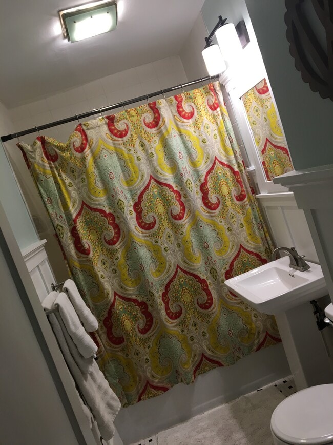 Baño completo con bañera/combinado de baño - 20 Craven Ave
