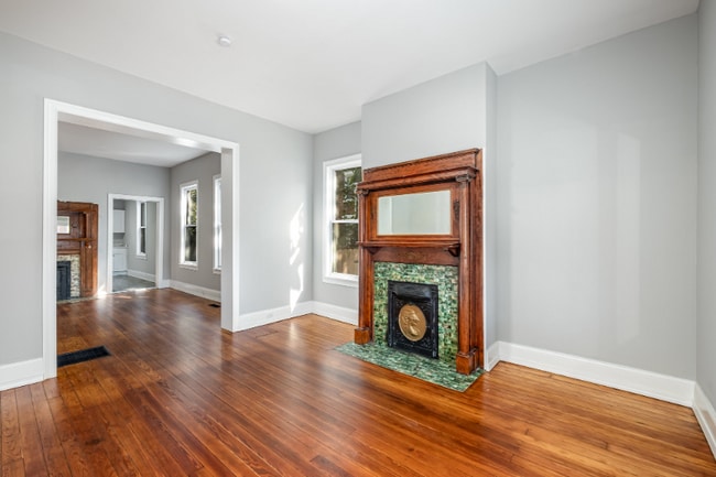 Photo - 118 E 19th St