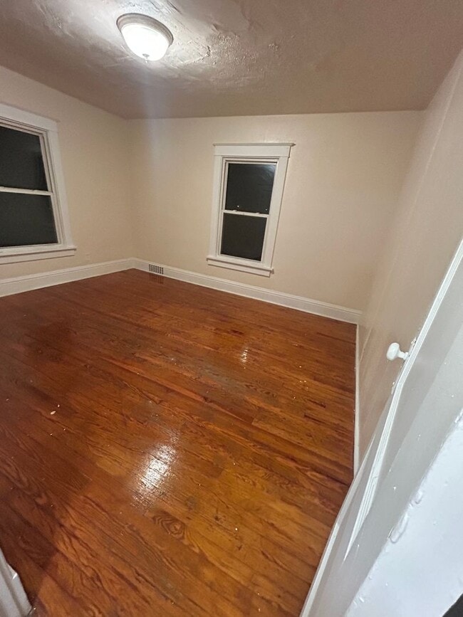 Photo - Large 2 bedroom Duplex